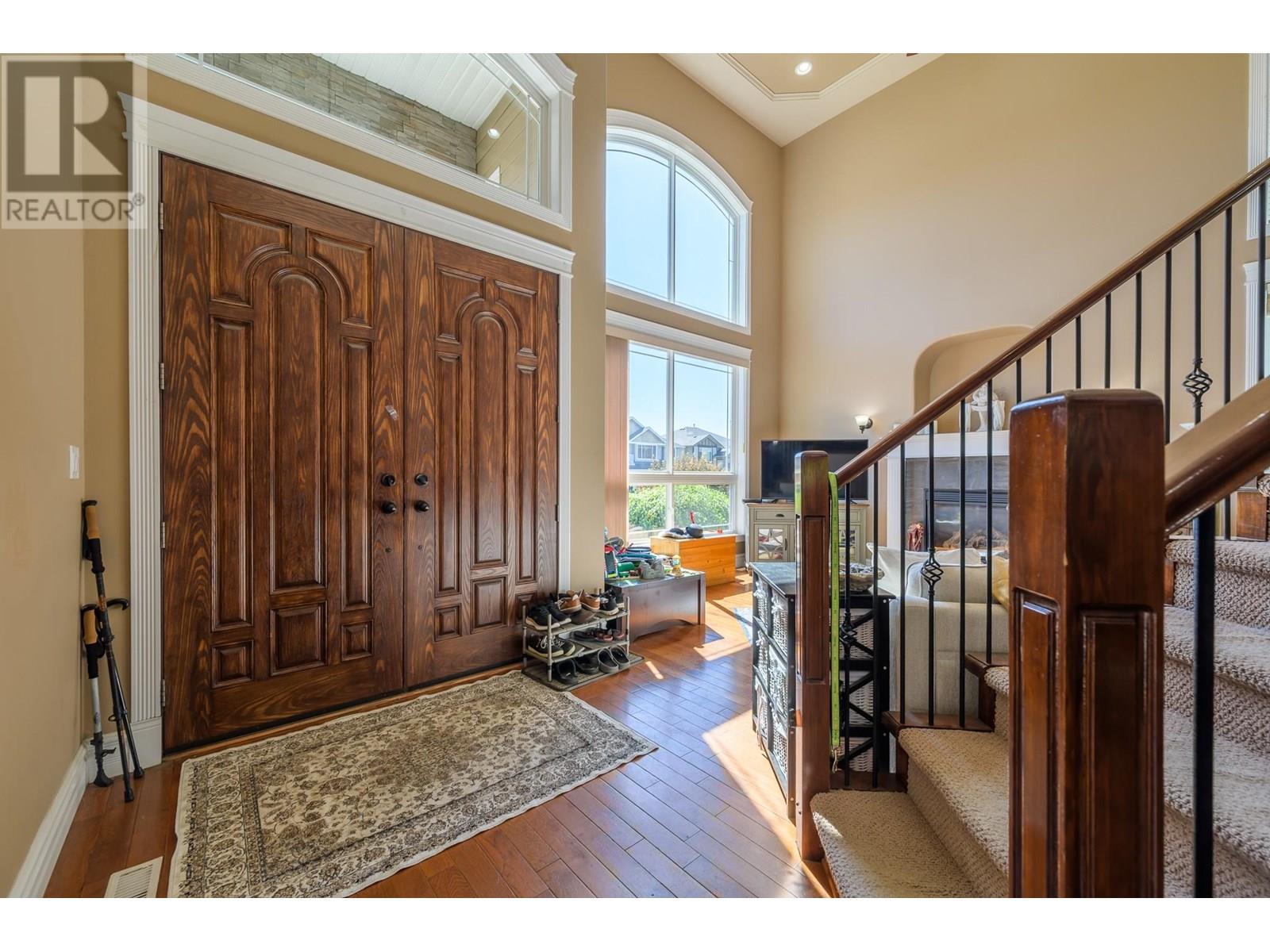 Property at 866 ARLINGTON Court image 5