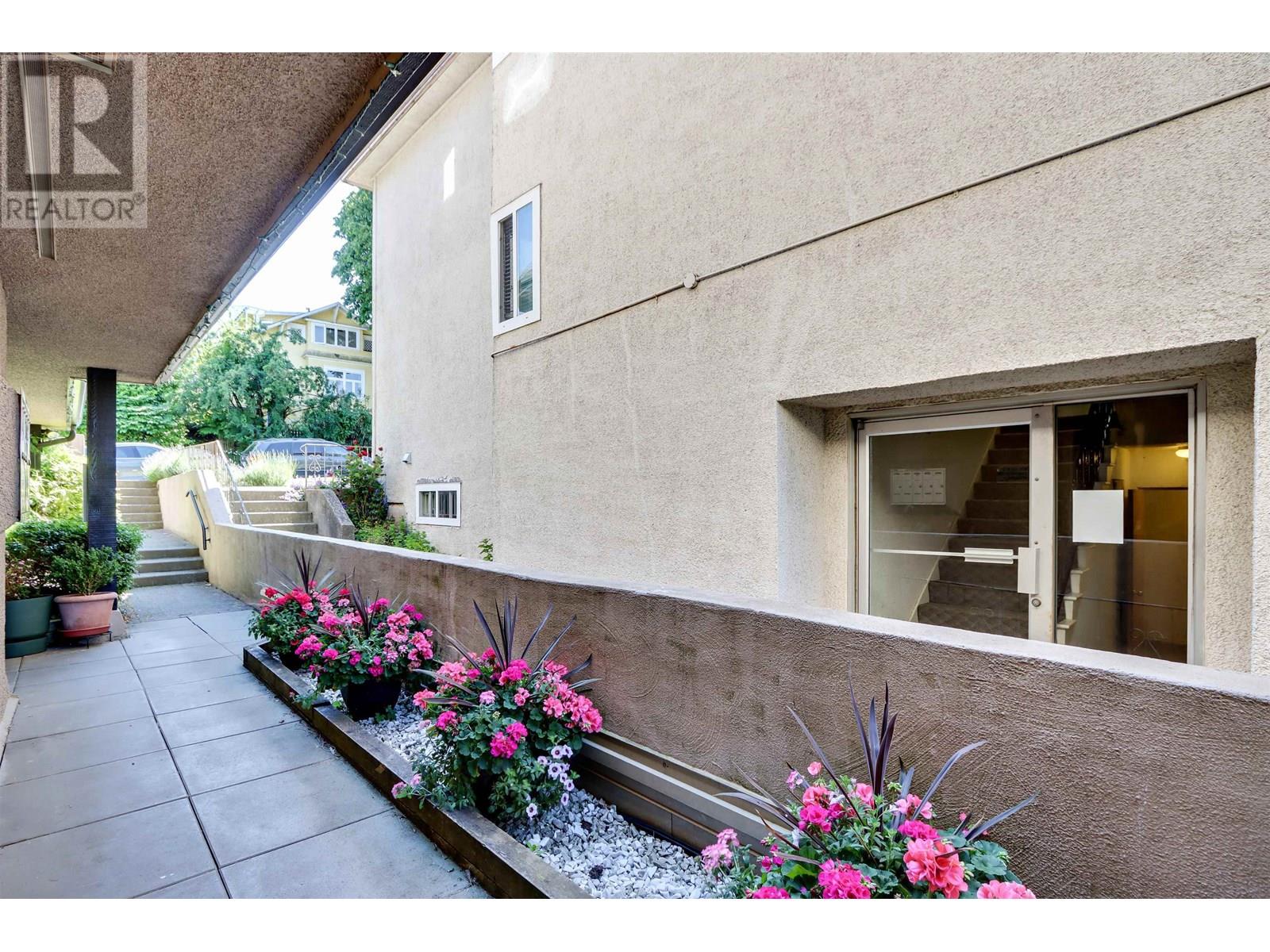 11 2083 W 3rd Avenue, Vancouver, British Columbia  V6J 1L4 - Photo 2 - R3013815