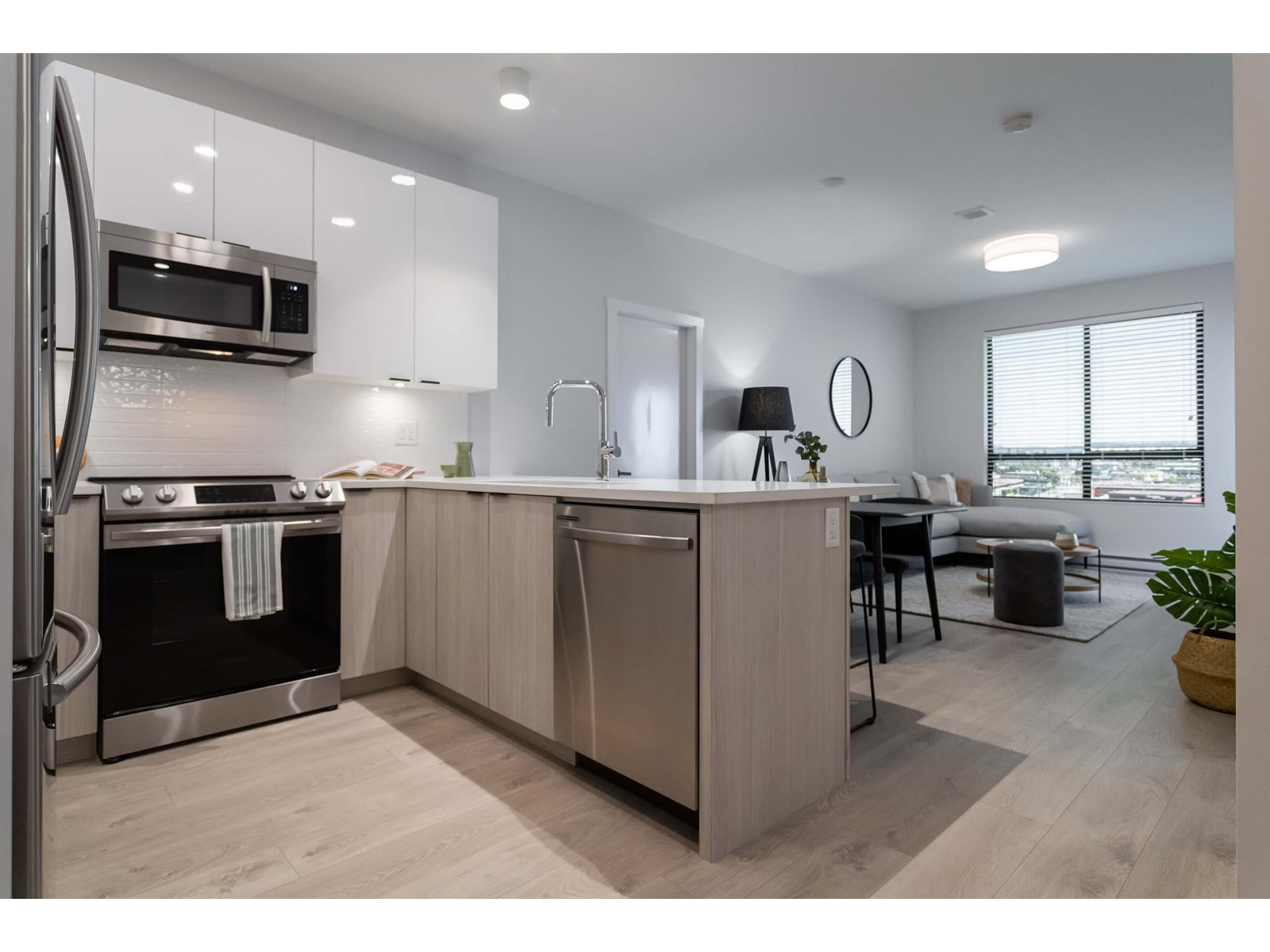 417 13458 95th Avenue, Surrey, British Columbia  V3R 7W4 - Photo 2 - R3013778