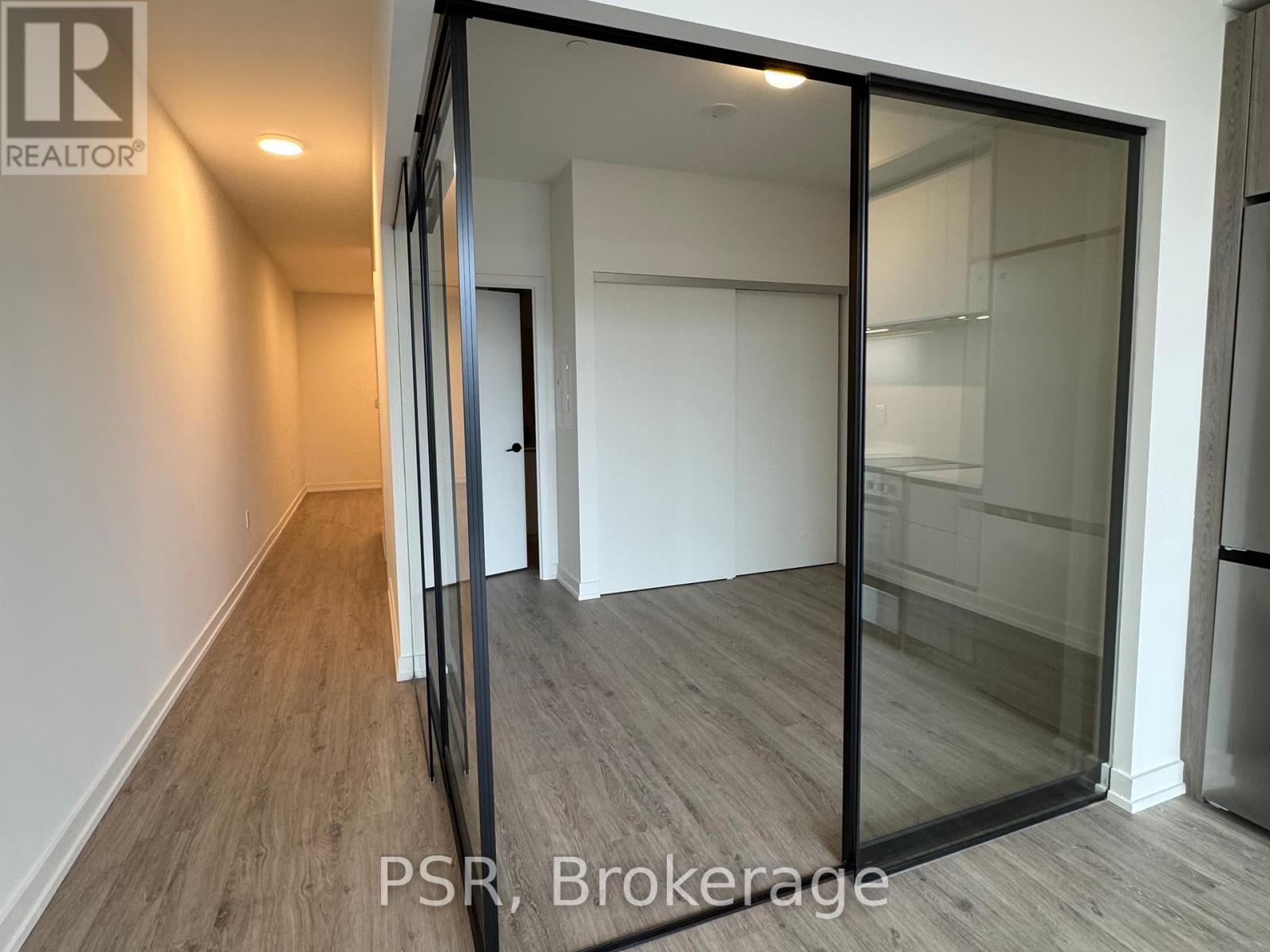 512 - 181 Sterling Road, Toronto, Ontario  M6R 2B2 - Photo 8 - C12211223