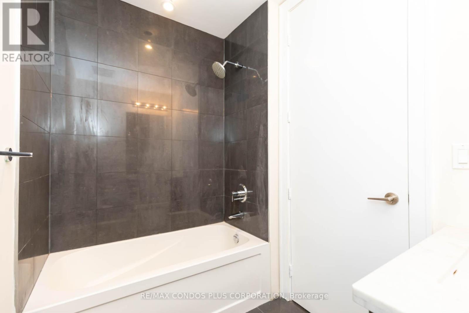 533 - 39 Queens Quay E, Toronto, Ontario  M5E 0A5 - Photo 16 - C12211231