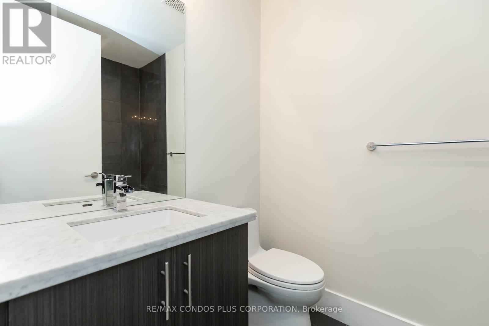 533 - 39 Queens Quay E, Toronto, Ontario  M5E 0A5 - Photo 17 - C12211231
