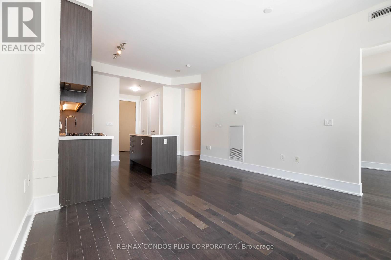 533 - 39 Queens Quay E, Toronto, Ontario  M5E 0A5 - Photo 3 - C12211231