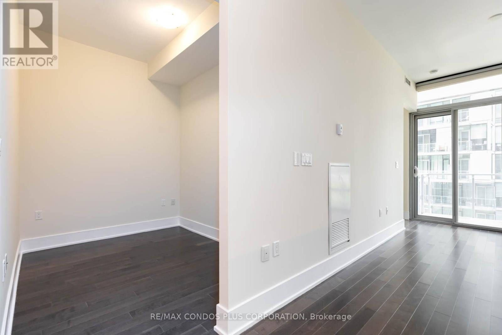 533 - 39 Queens Quay E, Toronto, Ontario  M5E 0A5 - Photo 8 - C12211231