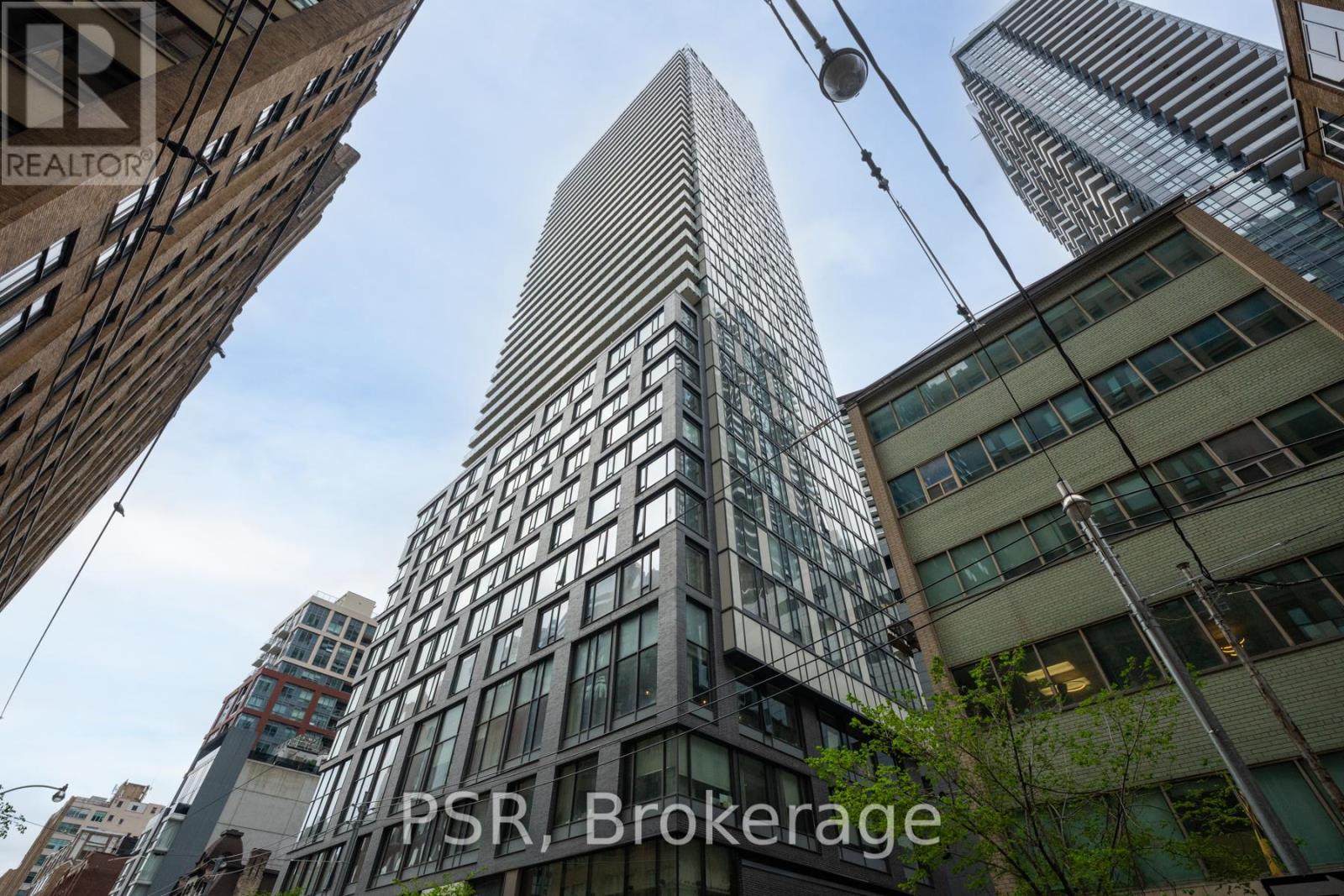<div class="slider-price">$639,500</div><p>2312 - 101 Peter Street, Toronto, Ontario</p>
