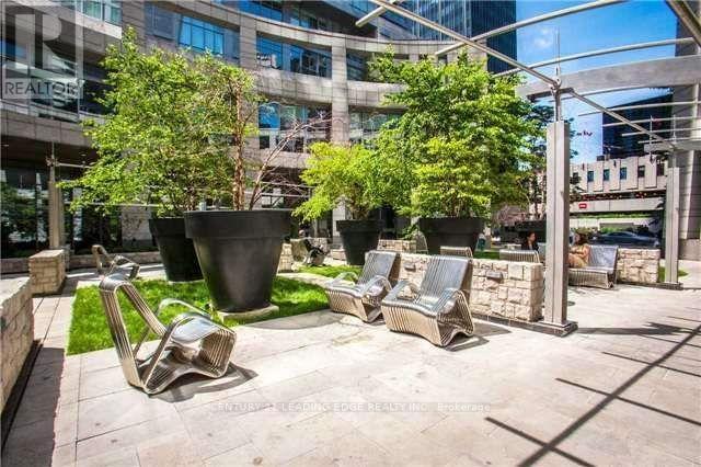 3004 - 2181 Yonge Street, Toronto (Mount Pleasant West), Ontario  M4S 3H7 - Photo 2 - C12211092