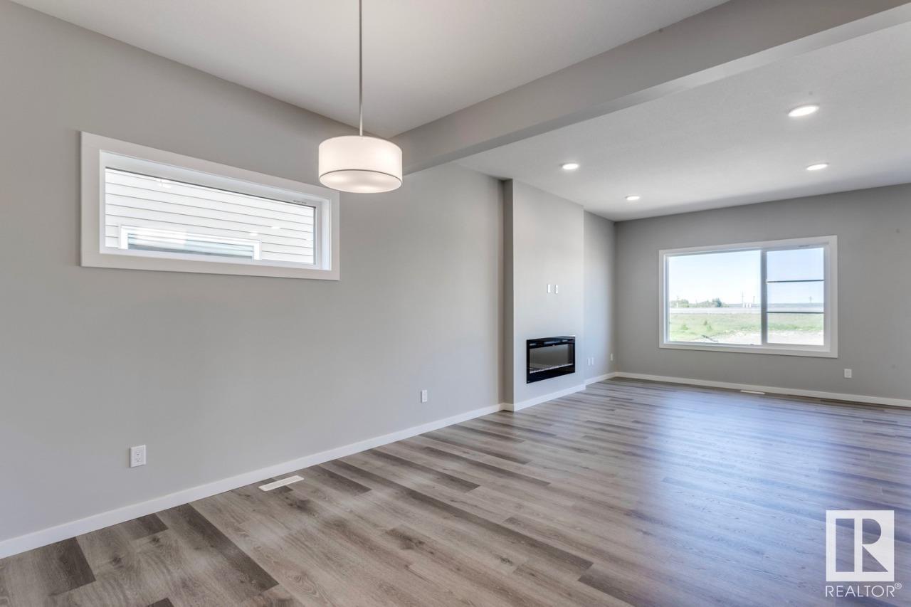 Property at 46 GAMBEL LO image 4