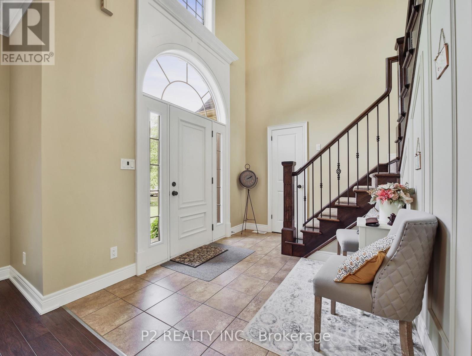 16 Martha Court, Pelham (Fenwick), Ontario  L0S 1C0 - Photo 2 - X12210892