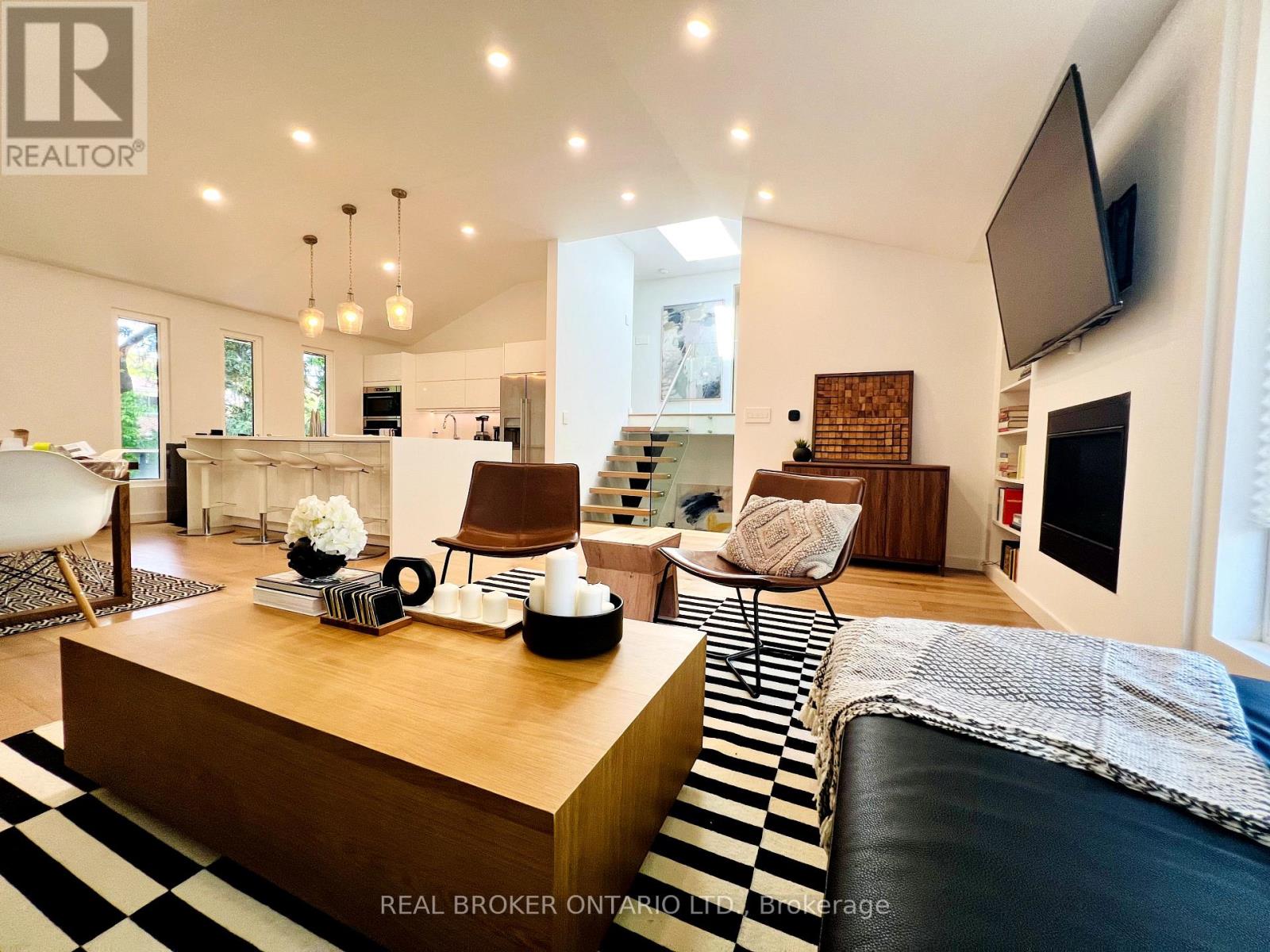 51 CASTLEMERE CRESCENT, Toronto, Ontario