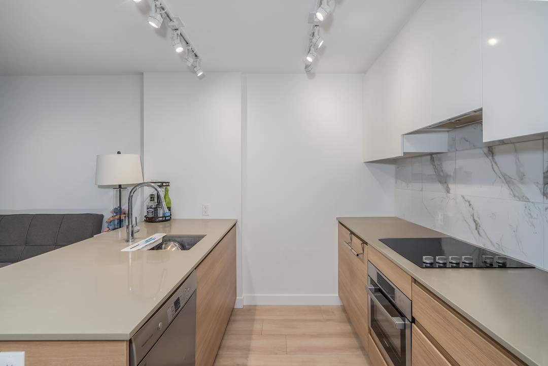1904 10626 City Parkway, Surrey, British Columbia  V3T 0S3 - Photo 4 - R3013844