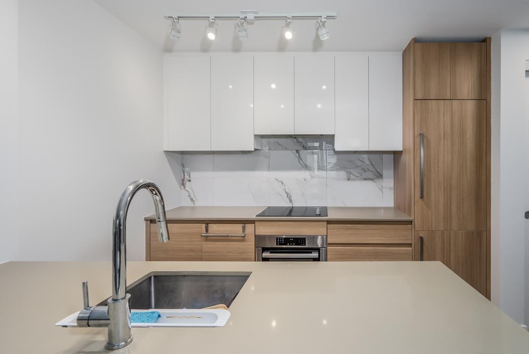 1904 10626 City Parkway, Surrey, British Columbia  V3T 0S3 - Photo 3 - R3013844