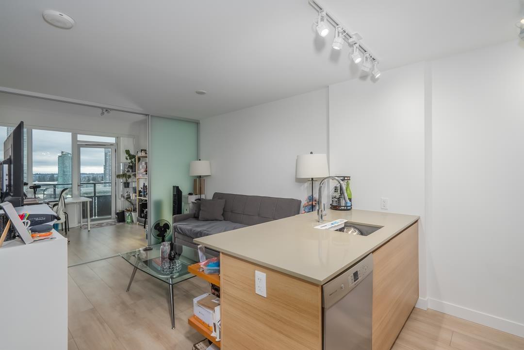 1904 10626 City Parkway, Surrey, British Columbia  V3T 0S3 - Photo 5 - R3013844