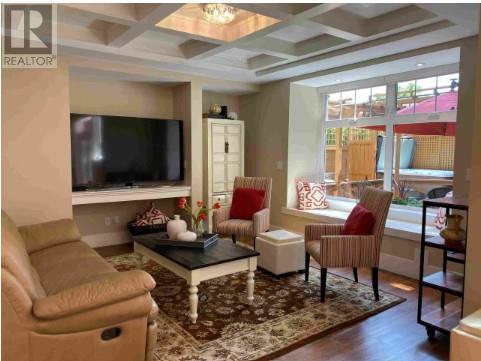 1009 Lawrence Avenue, Kelowna, British Columbia  V1Y 6M3 - Photo 3 - 10350592
