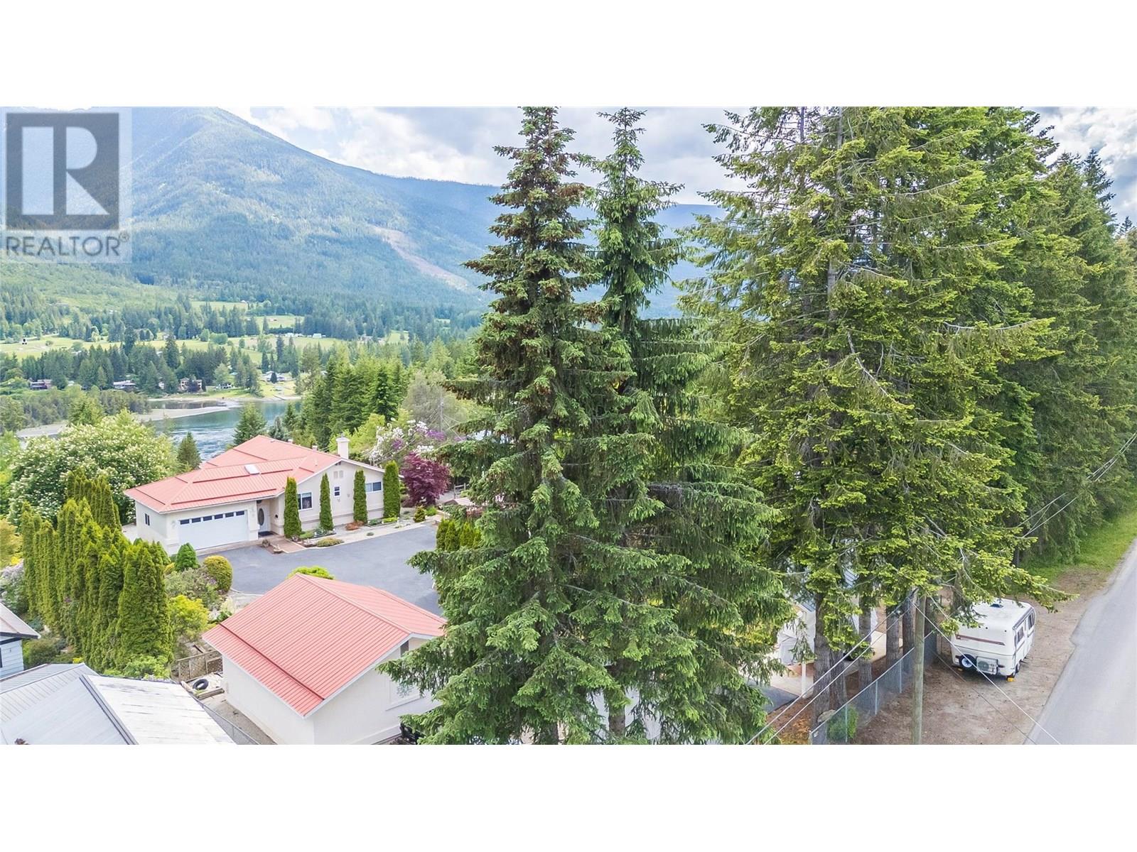 7566 Upper Balfour Road, Balfour, British Columbia  V1L 7E6 - Photo 2 - 10349104