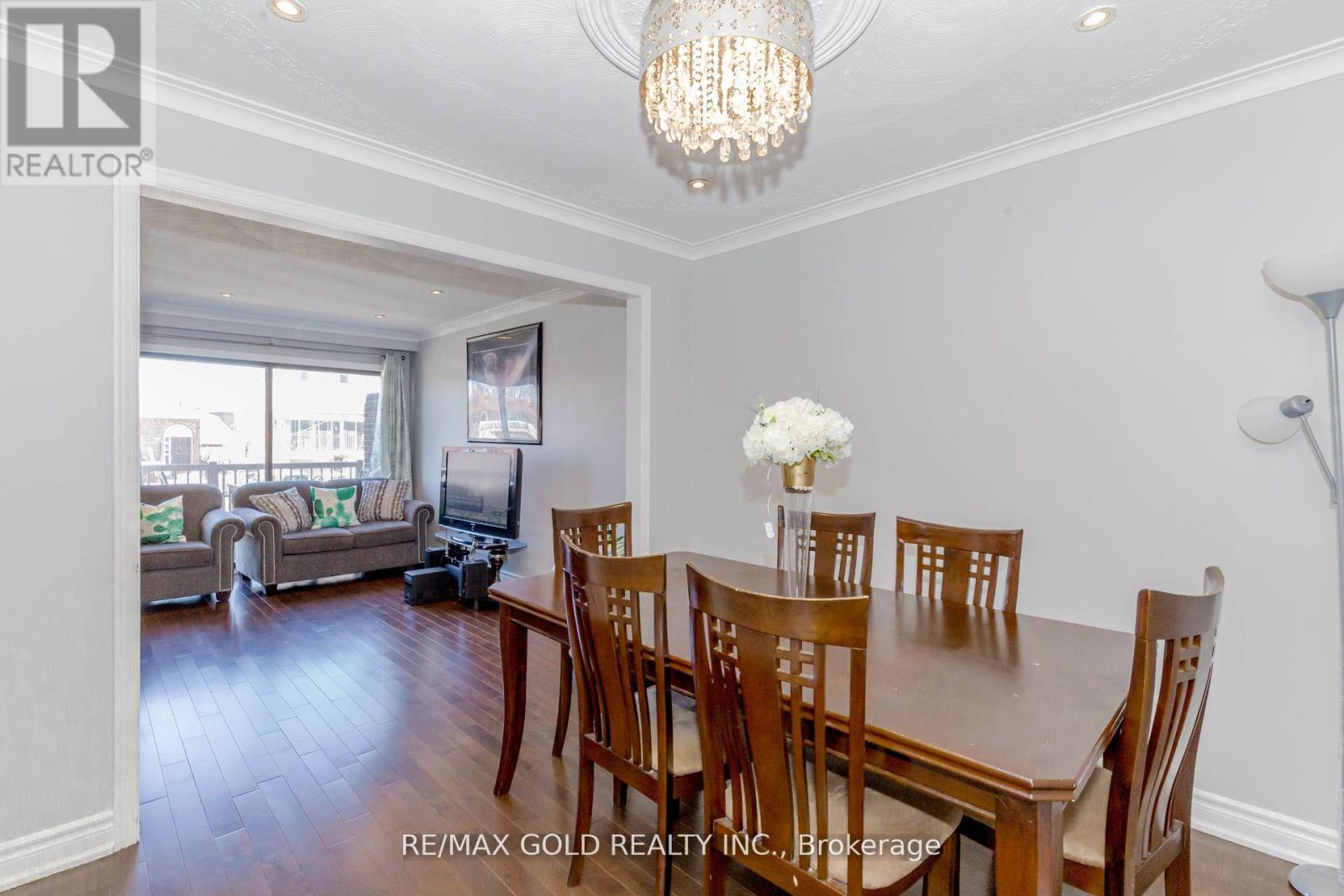 298 Royal Salisbury Way, Brampton, Ontario  L6V 3G5 - Photo 10 - W12211240