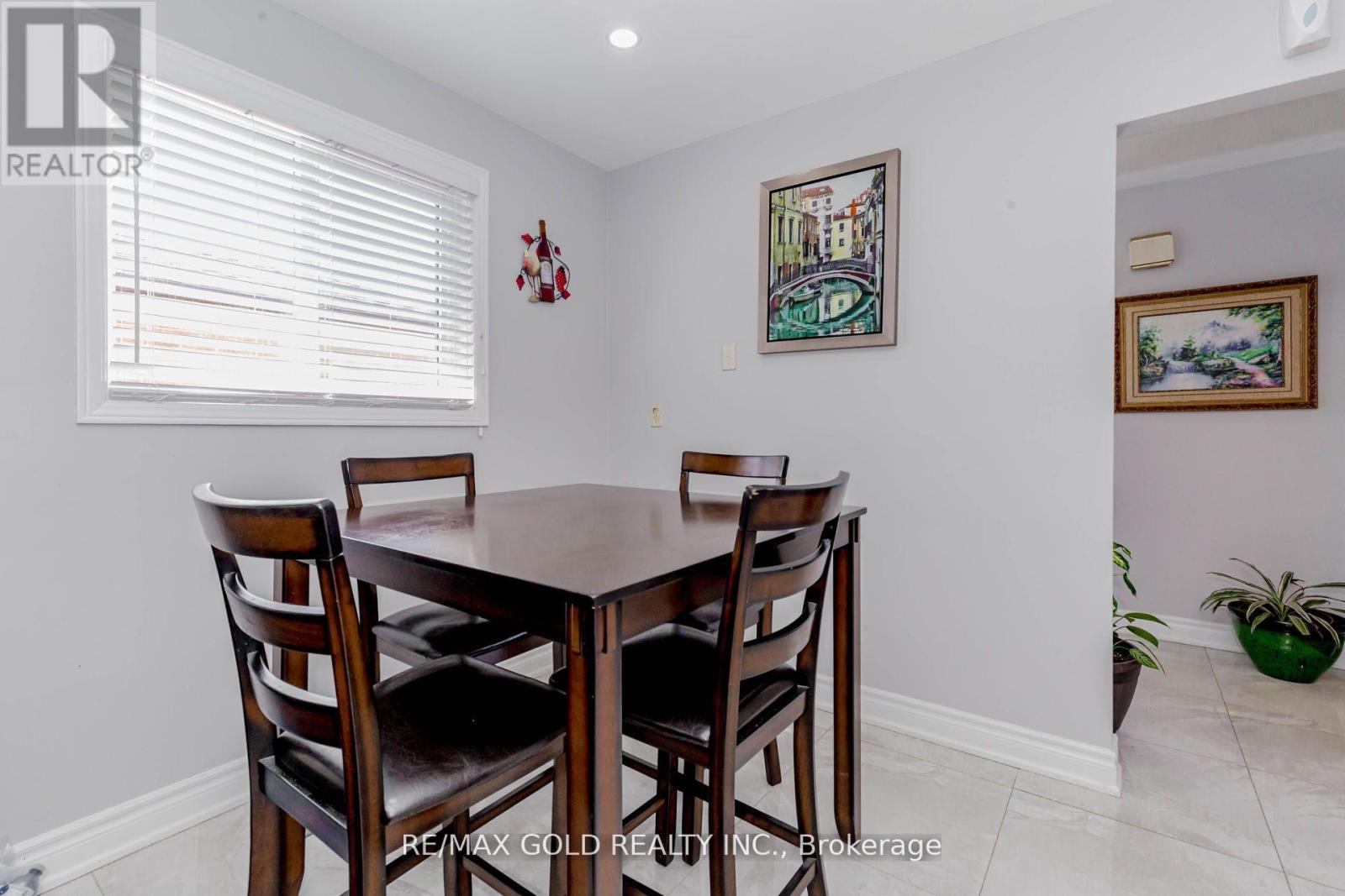 298 Royal Salisbury Way, Brampton, Ontario  L6V 3G5 - Photo 12 - W12211240