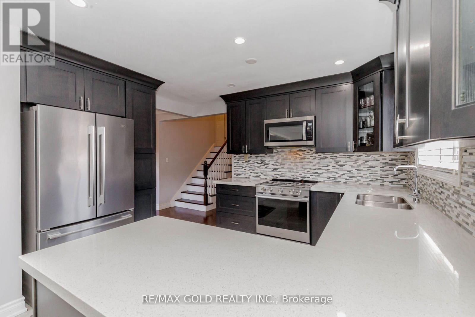 298 Royal Salisbury Way, Brampton, Ontario  L6V 3G5 - Photo 13 - W12211240