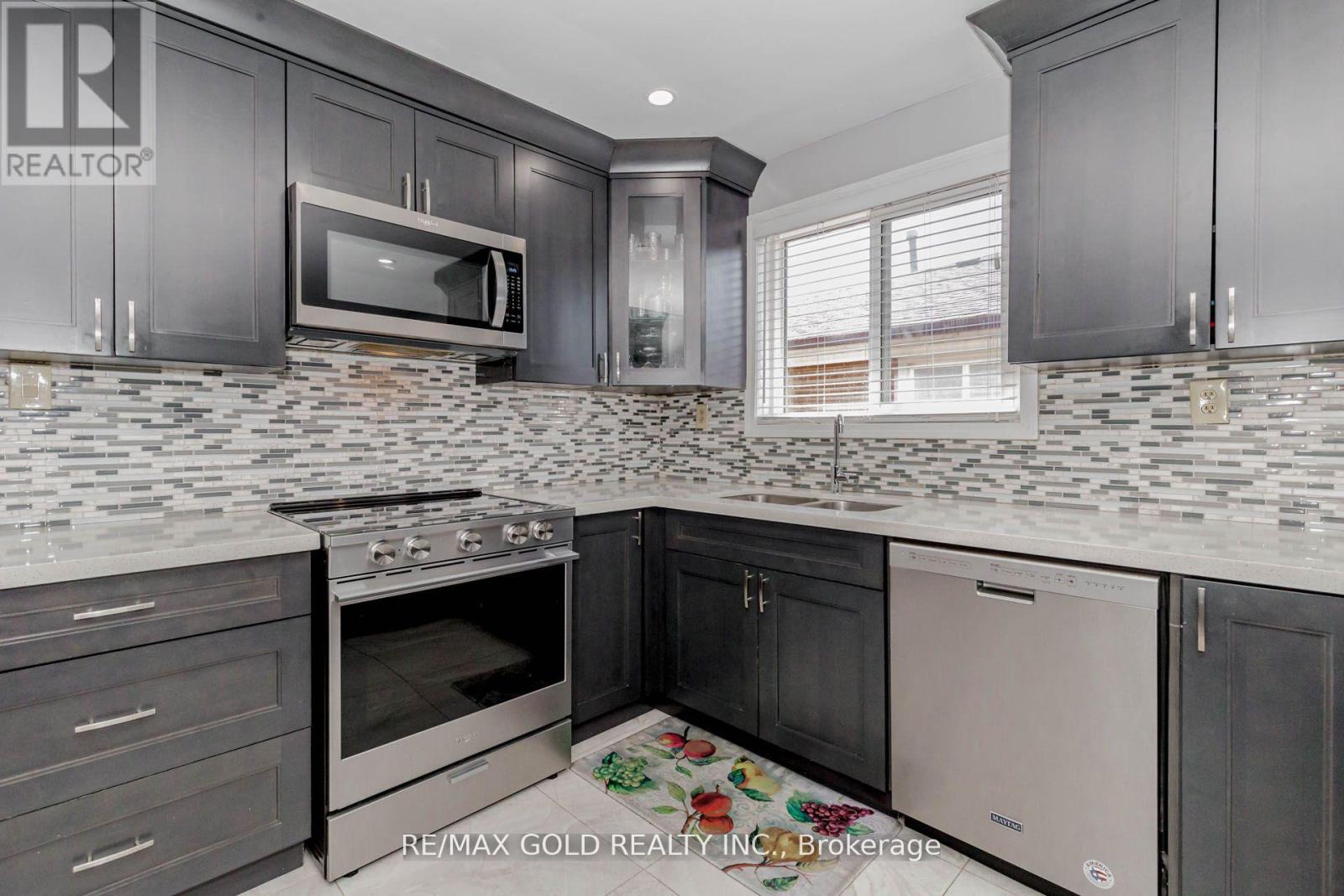 298 Royal Salisbury Way, Brampton, Ontario  L6V 3G5 - Photo 14 - W12211240