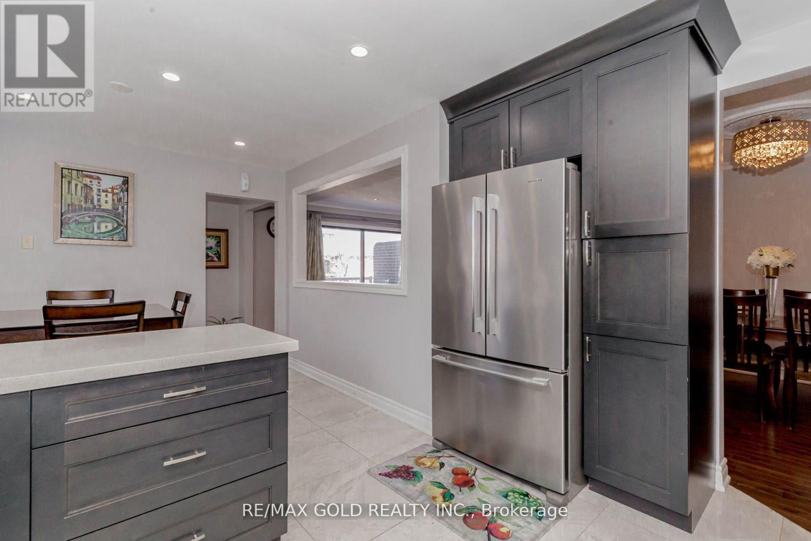 298 Royal Salisbury Way, Brampton, Ontario  L6V 3G5 - Photo 15 - W12211240