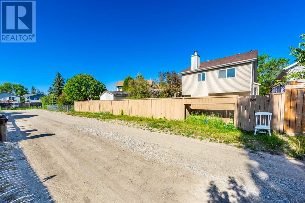 60 Erin Green Mews Se, Calgary, Alberta  t2b 3c3 - Photo 8 - A2226165