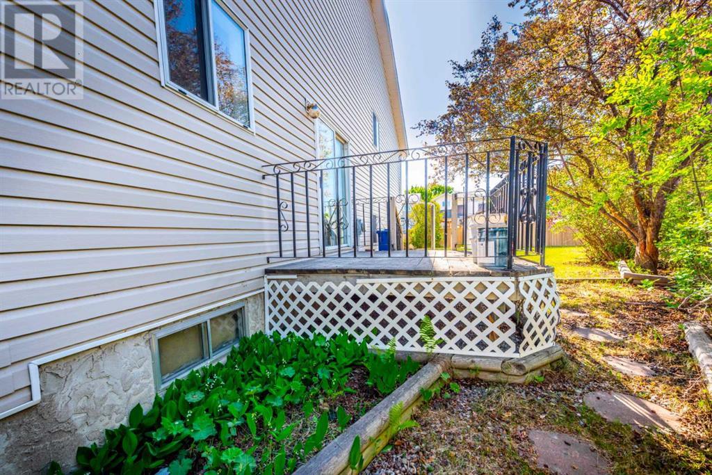 60 Erin Green Mews Se, Calgary, Alberta  t2b 3c3 - Photo 3 - A2226165