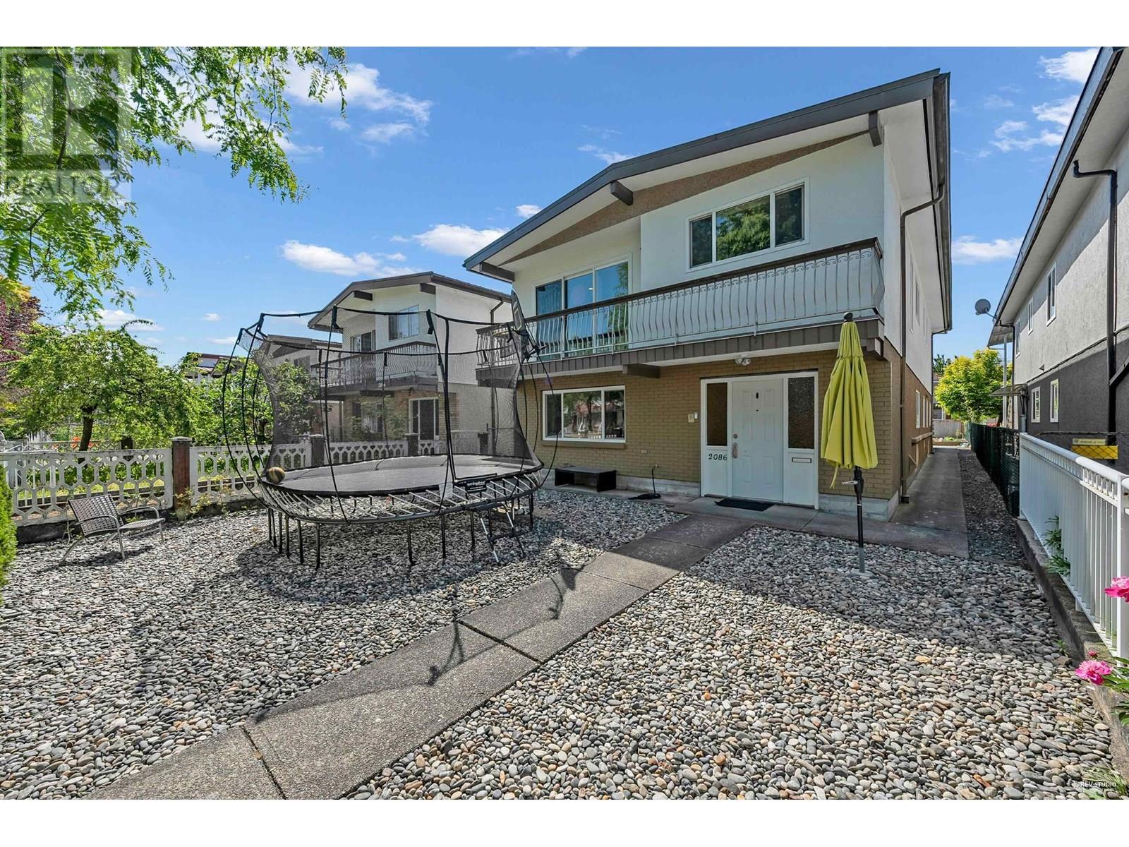 2086 E 40th Avenue, Vancouver, British Columbia  V5P 1J3 - Photo 1 - R3013741