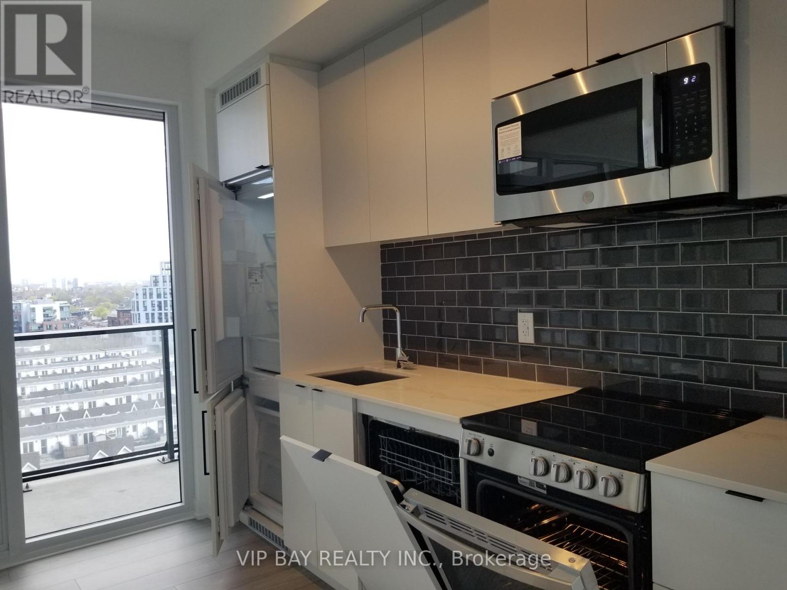 901 - 285 Dufferin Street, Toronto, Ontario  M6K 1Z7 - Photo 6 - W12210559