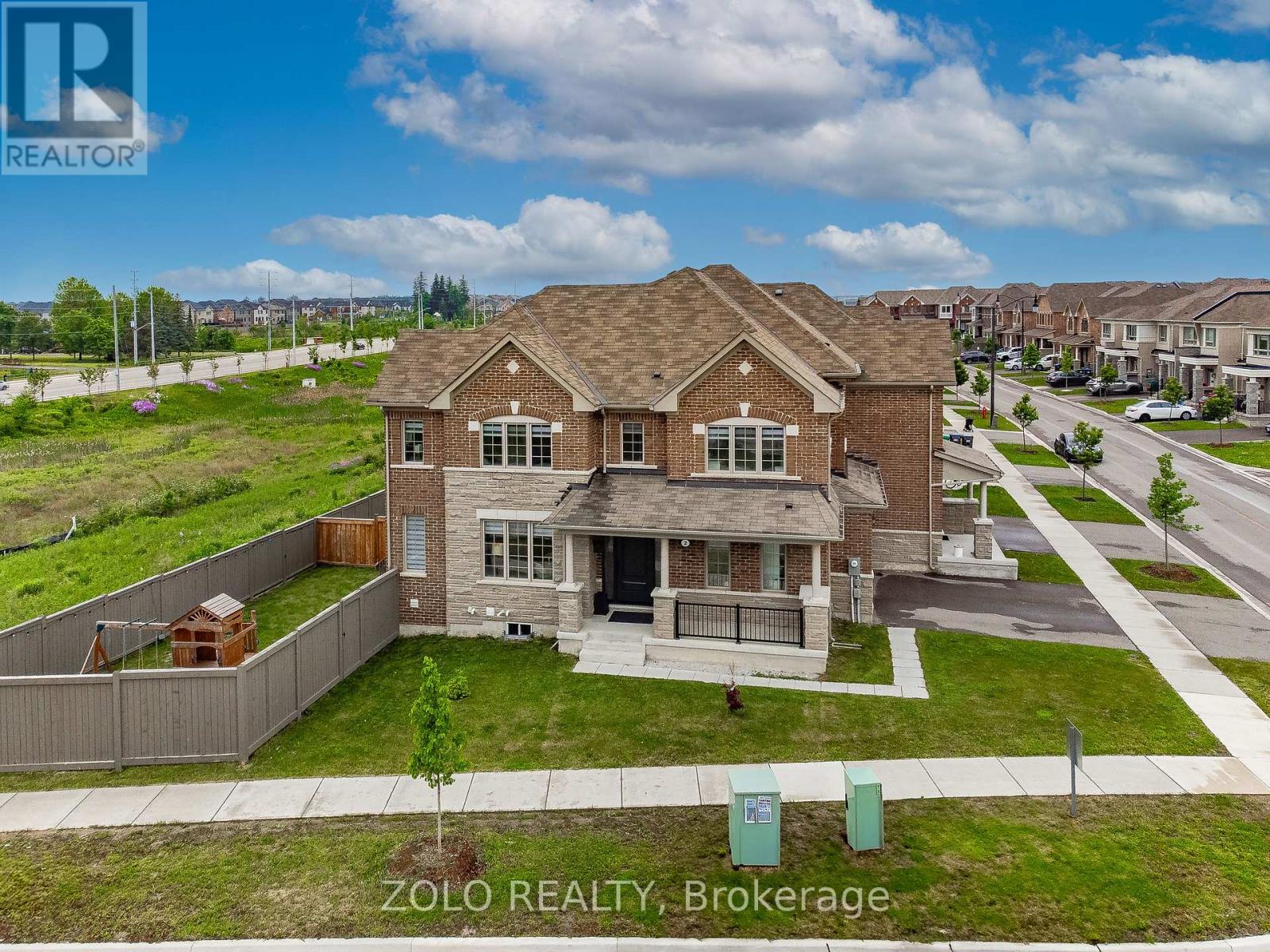 2 Circus Crescent, Brampton, Ontario  L7A 0H1 - Photo 3 - W12207031