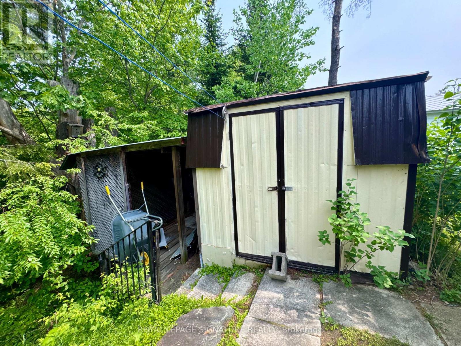 1019 Seventh Lane, Minden Hills (Lutterworth), Ontario  K0M 2K0 - Photo 36 - X12209257