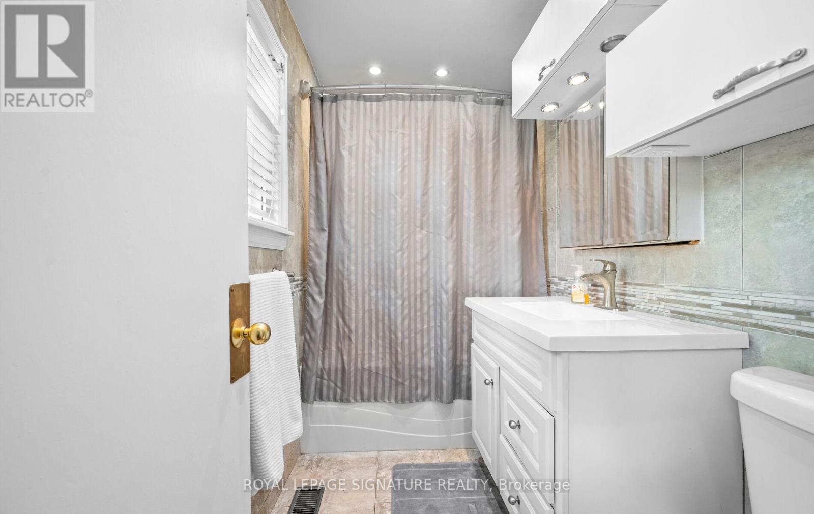 129 Allenby Avenue, Toronto, Ontario  M9W 1T2 - Photo 14 - W12200822