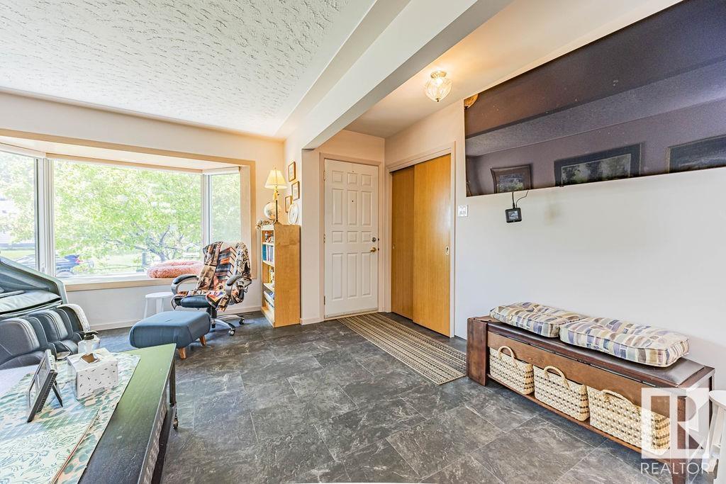 Property at 9503 54 ST NW image 3