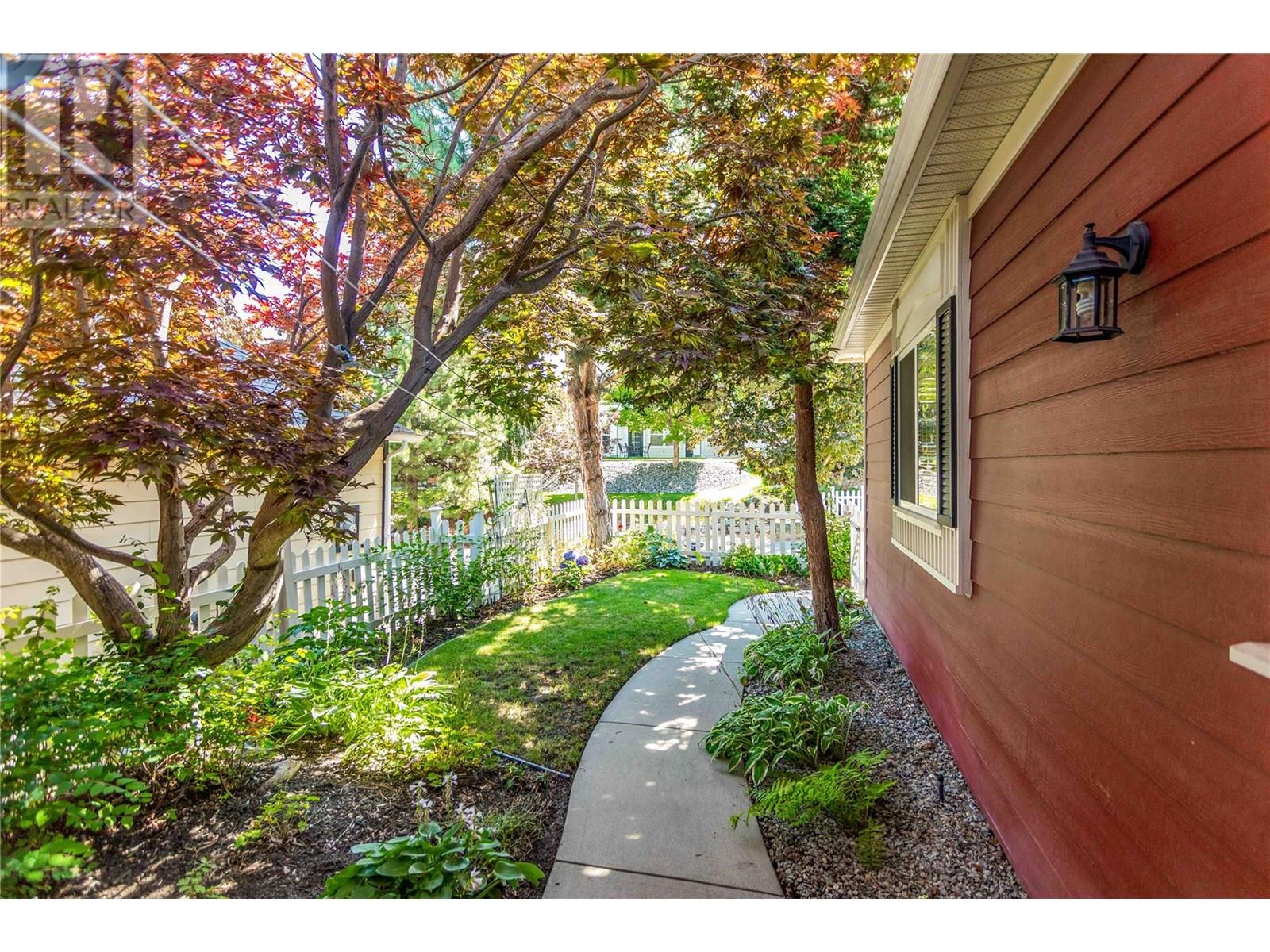 Property at 389 MCCARREN Avenue image 2