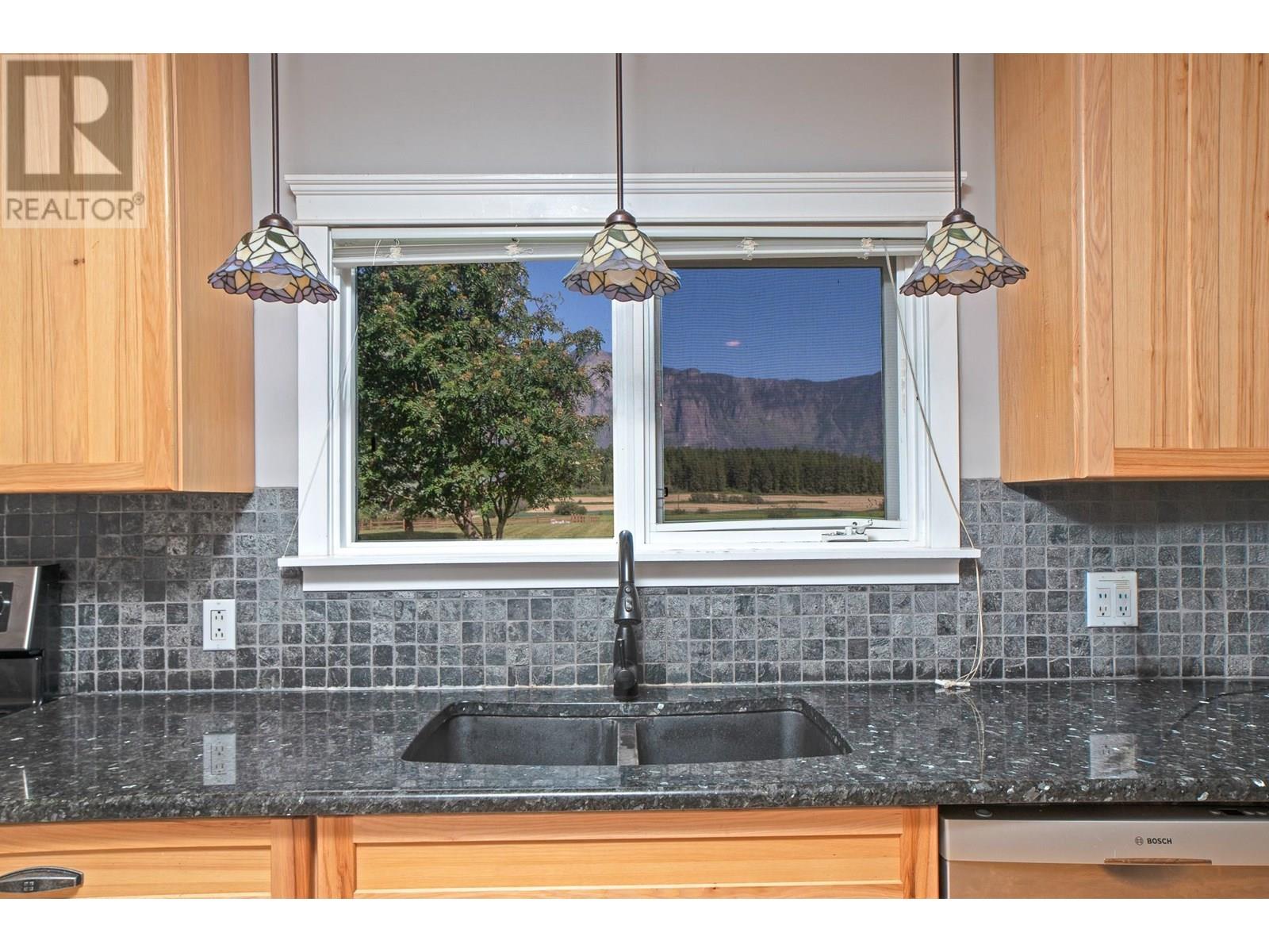 2315 16th Street, Lister, British Columbia  V0B 1G2 - Photo 10 - 10350345