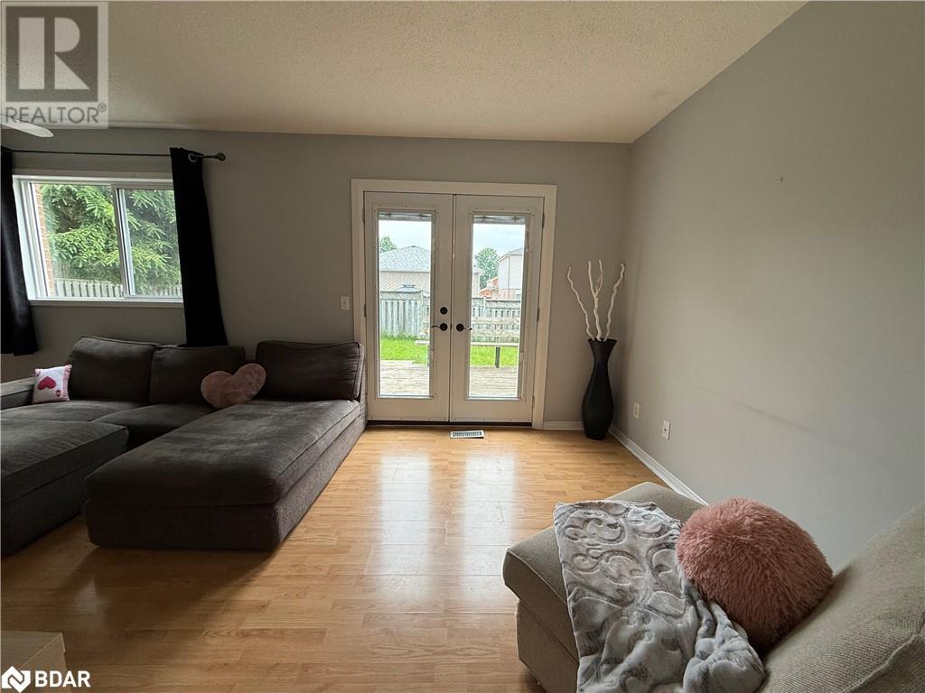 29 Golds Crescent, Barrie, Ontario  L4N 8R5 - Photo 3 - 40739901