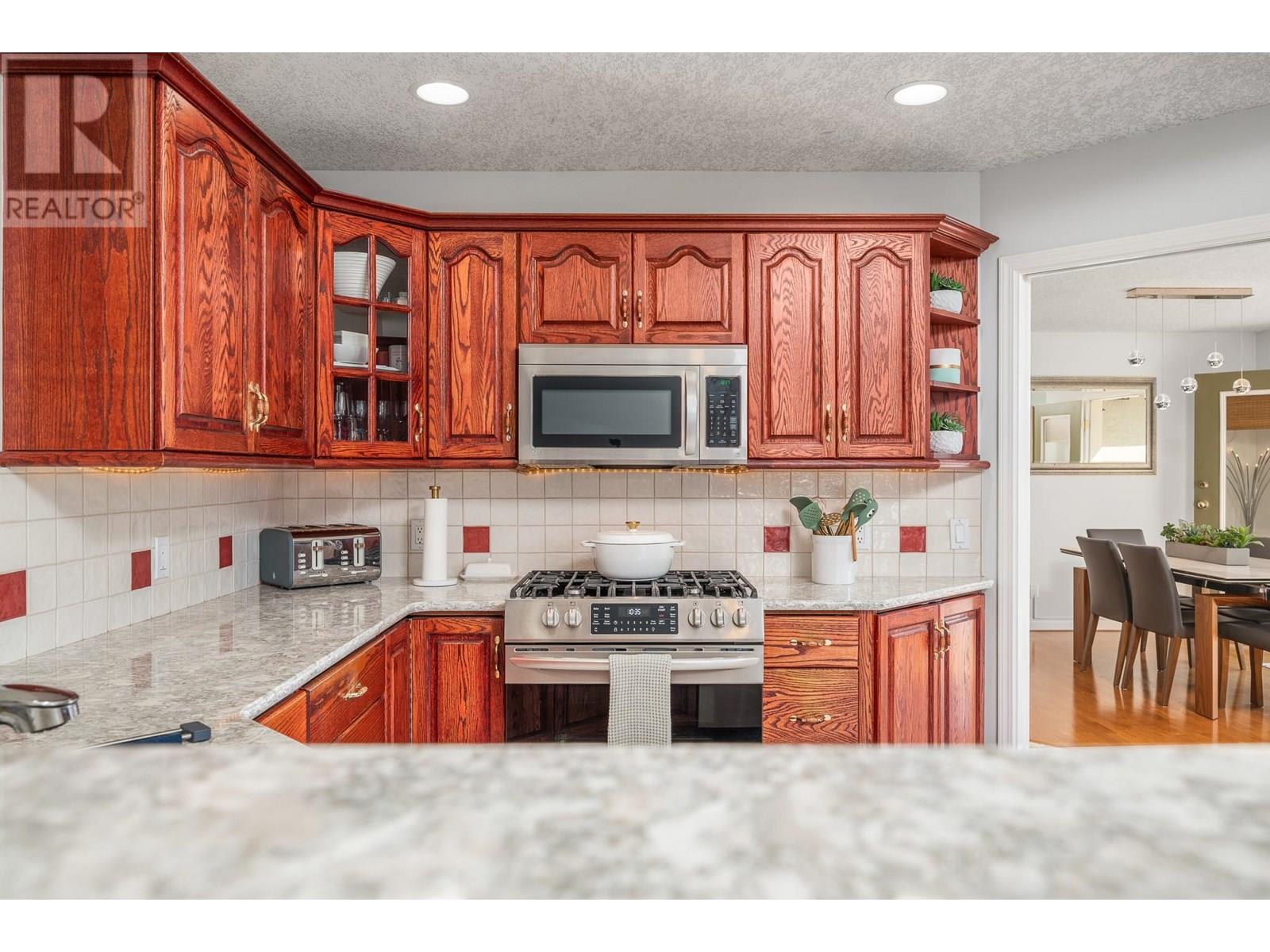 7074 Lakeridge Drive, Vernon, British Columbia  V1H 1P3 - Photo 17 - 10351580
