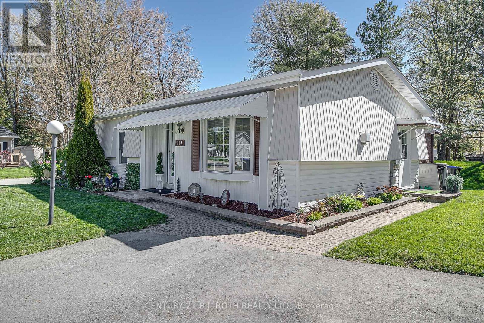 112 Linden Lane, Innisfil, Ontario  L9S 1N4 - Photo 8 - N12123356