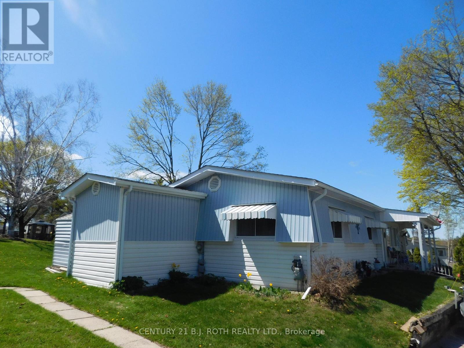 2 Mimosa Drive, Innisfil, Ontario  L9S 1R2 - Photo 3 - N12168037