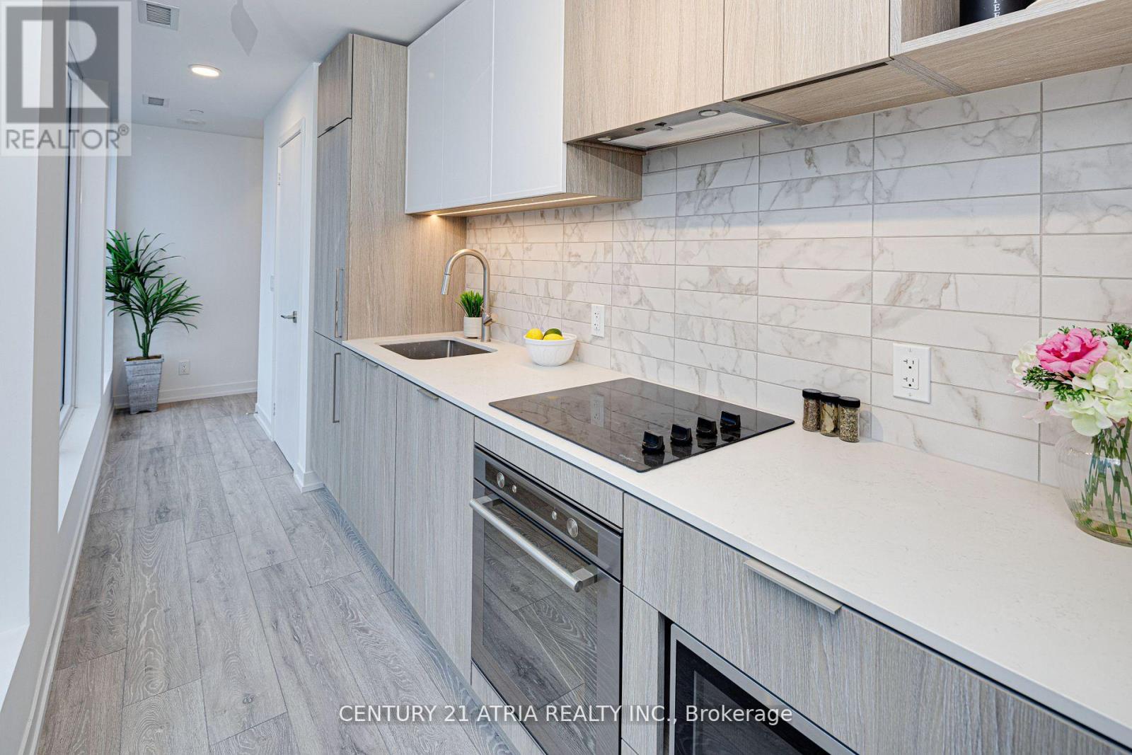 1820 - 2020 Bathurst Street, Toronto (Humewood-Cedarvale), Ontario  M5P 0A6 - Photo 2 - C12211247