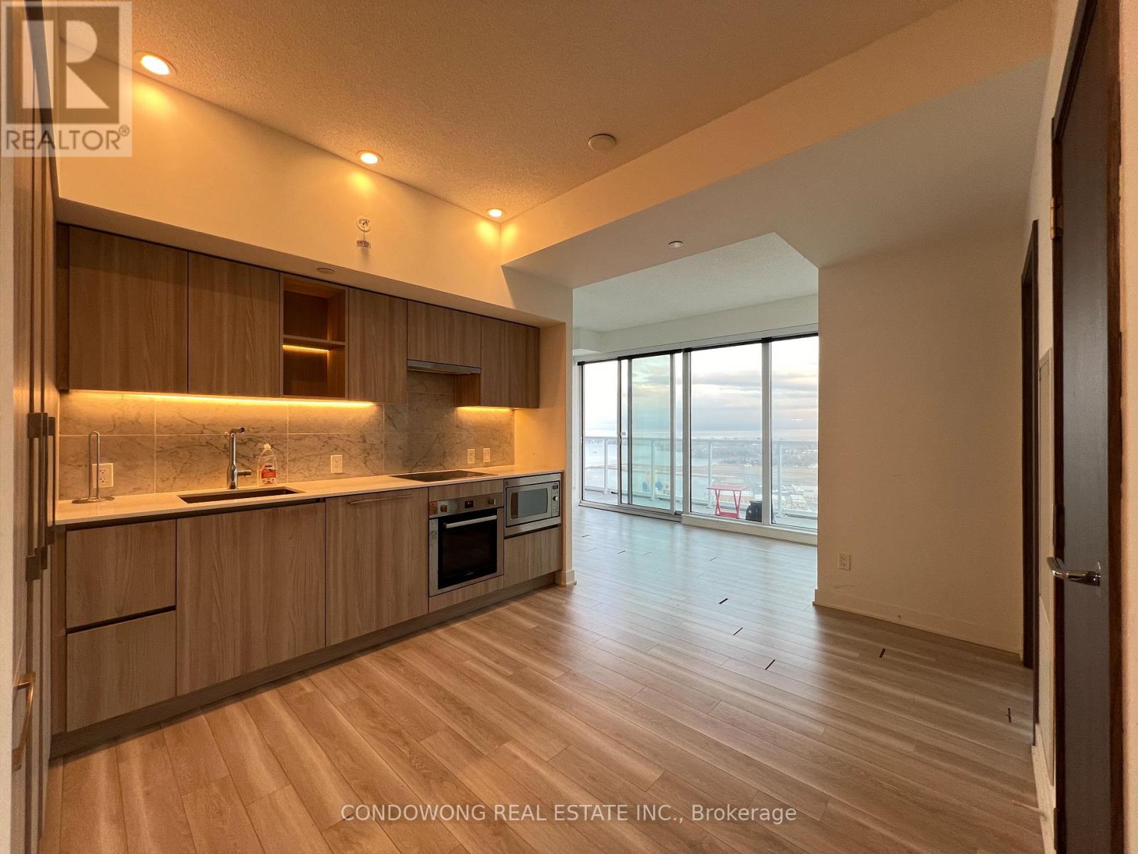 3811 - 19 BATHURST STREET, Toronto, Ontario