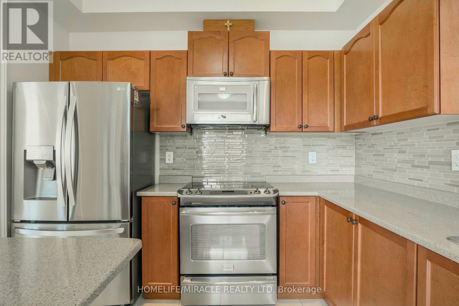 2215 Dawson Crescent, Innisfil, Ontario  L9S 0G9 - Photo 11 - N12211152