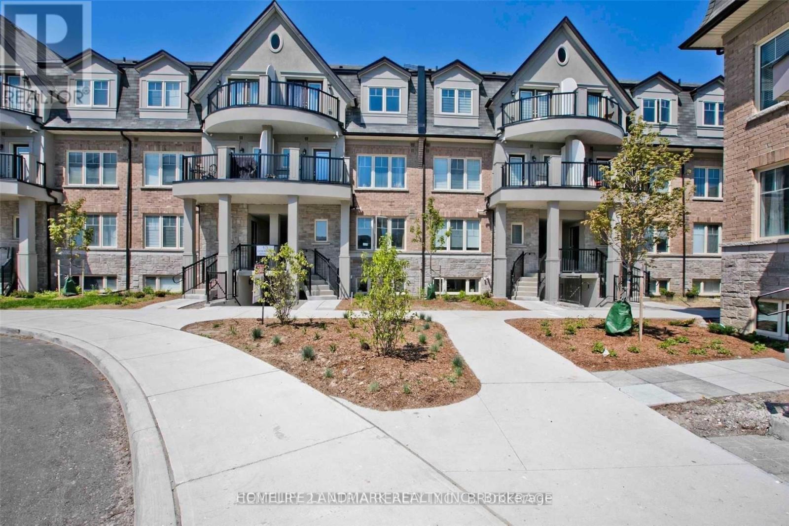 17 - 13 EATON PARK LANE, Toronto, Ontario