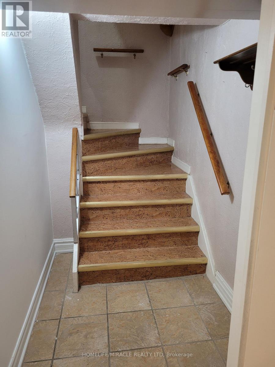 3 Birchlawn Avenue, Toronto, Ontario  M1N 1J1 - Photo 2 - E12211263