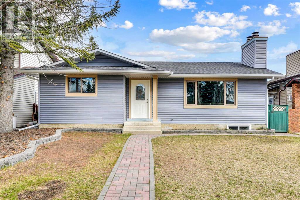 479 Berkley Crescent Nw, Calgary, Alberta  T3K 1A9 - Photo 1 - A2214697