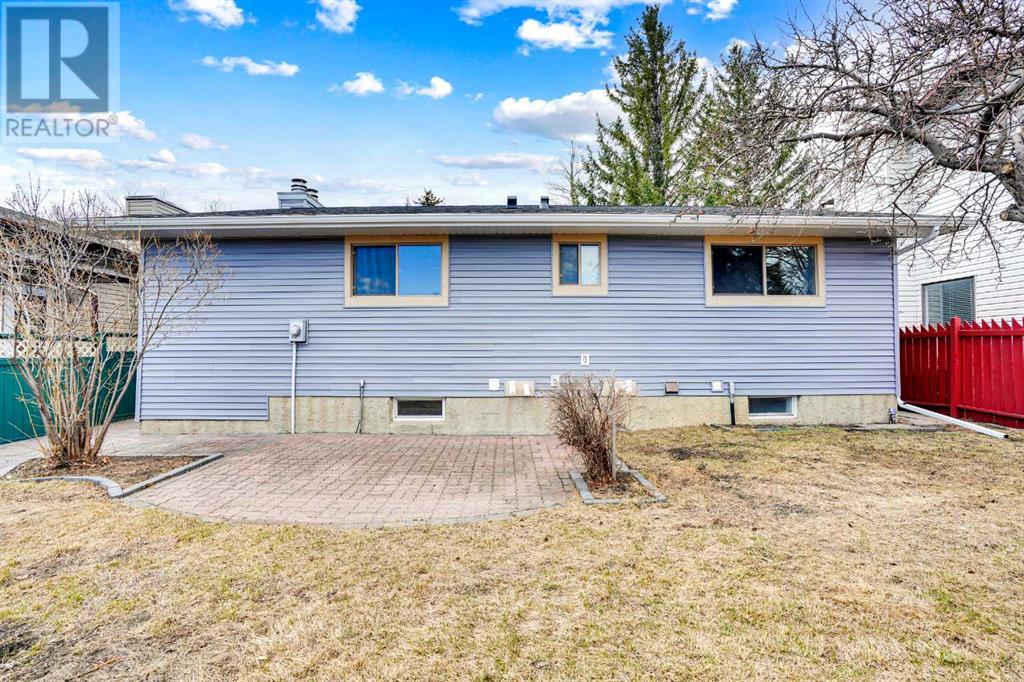 479 Berkley Crescent Nw, Calgary, Alberta  T3K 1A9 - Photo 39 - A2214697