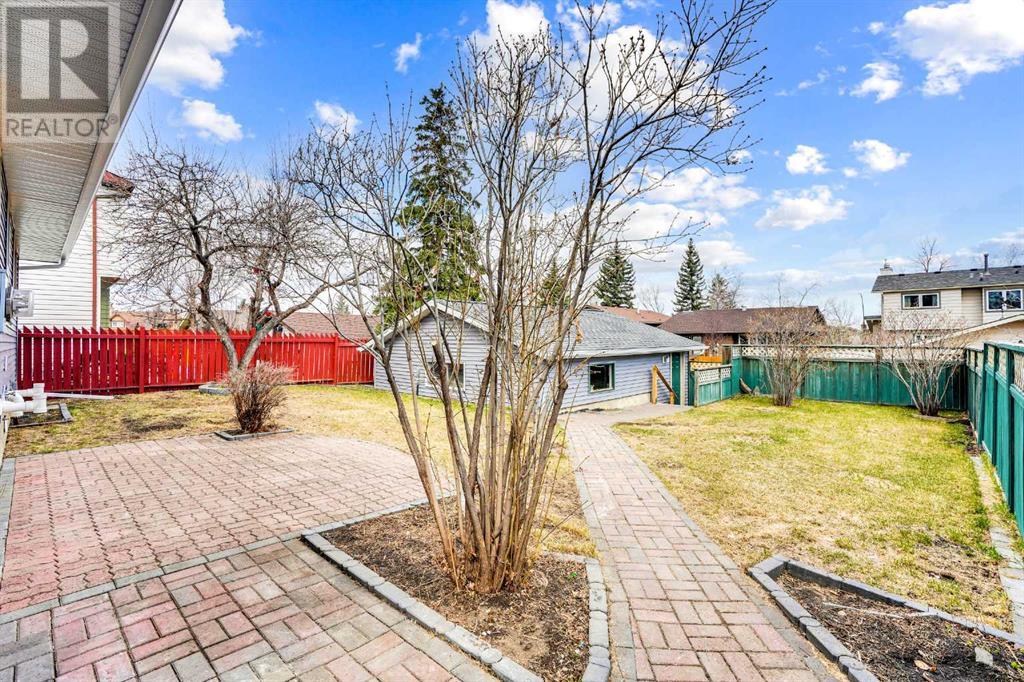 479 Berkley Crescent Nw, Calgary, Alberta  T3K 1A9 - Photo 38 - A2214697