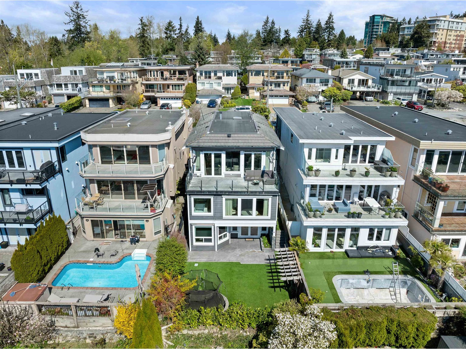 14736 Thrift Avenue, White Rock, British Columbia  V4B 2J5 - Photo 2 - R3013264