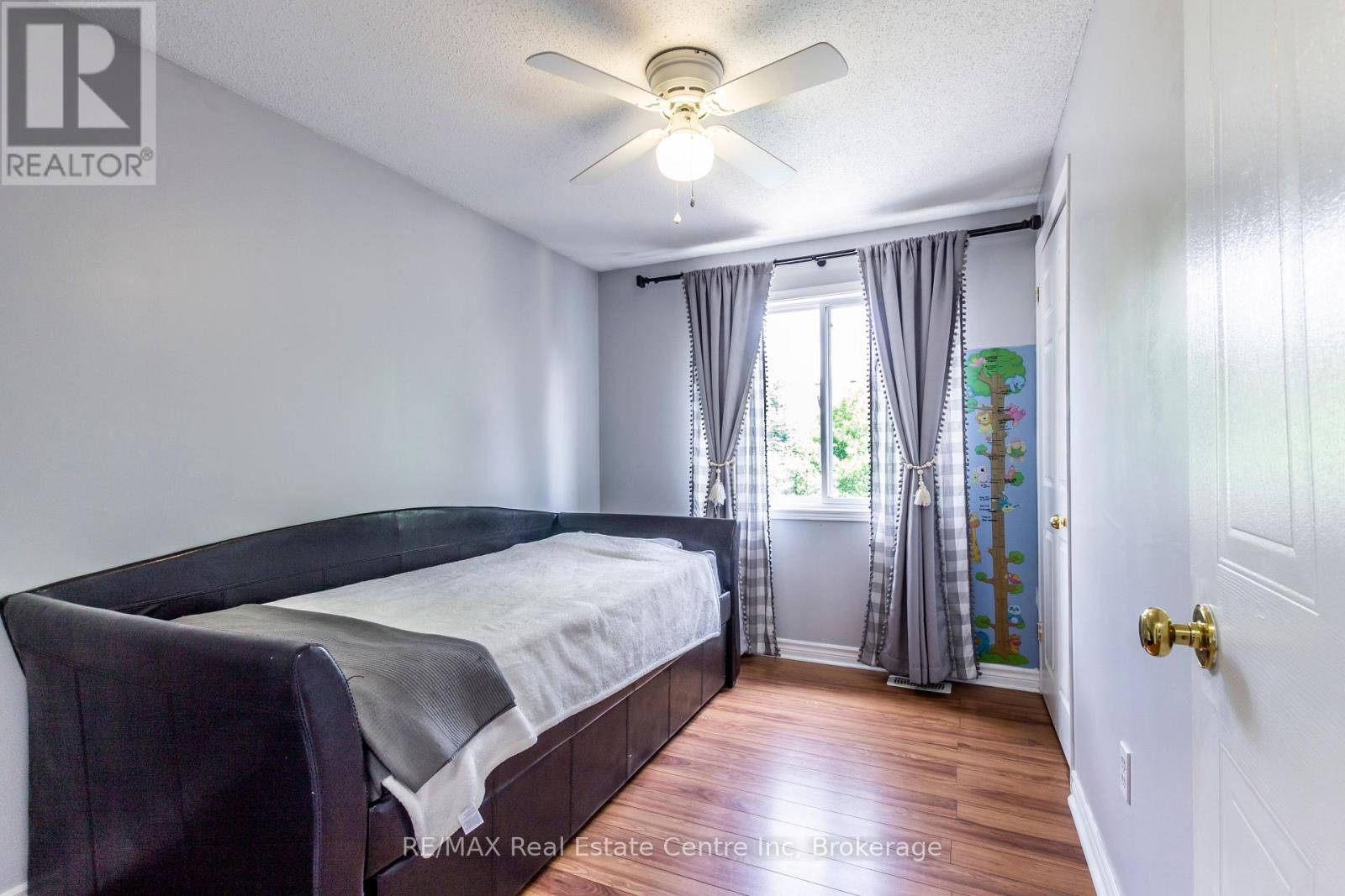 37 Swift Crescent, Guelph, Ontario  N1E 7J3 - Photo 11 - X12194230
