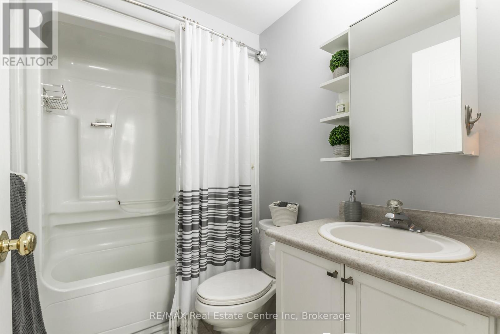 37 Swift Crescent, Guelph, Ontario  N1E 7J3 - Photo 13 - X12194230