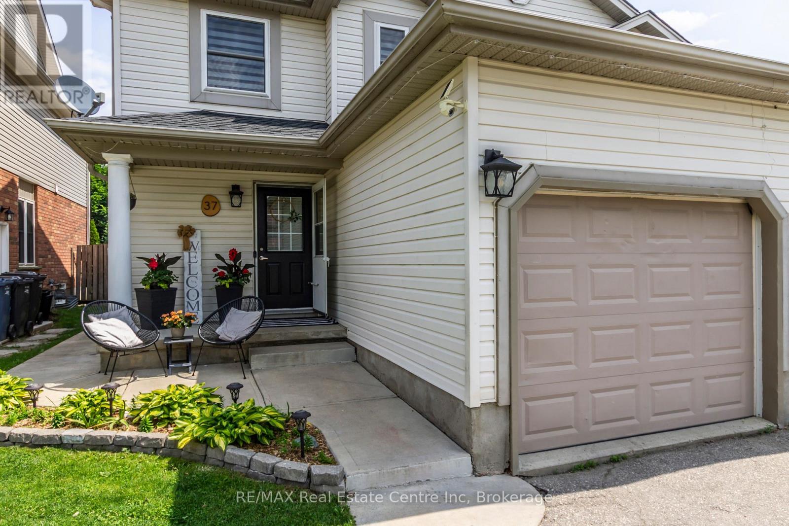37 Swift Crescent, Guelph, Ontario  N1E 7J3 - Photo 2 - X12194230