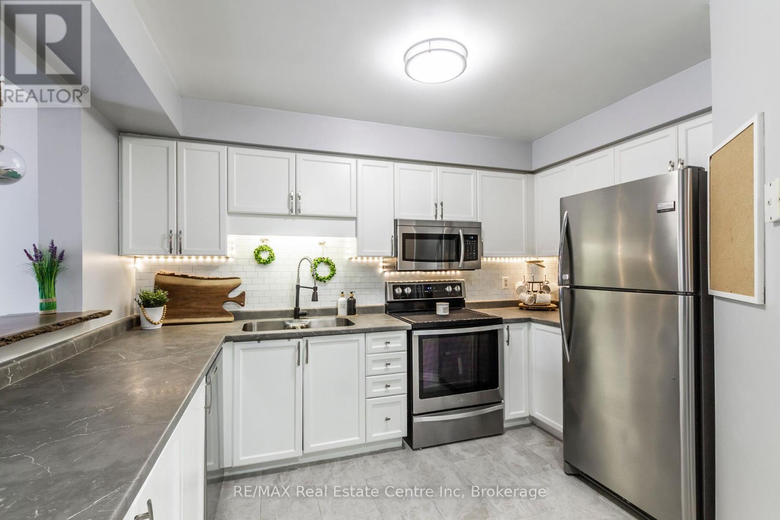 37 Swift Crescent, Guelph, Ontario  N1E 7J3 - Photo 6 - X12194230